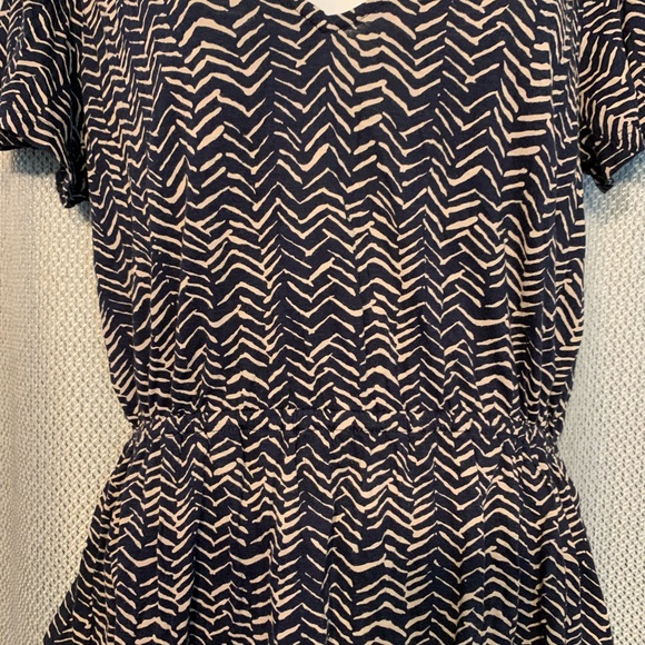 NWT! LUCKY BRAND Women’s V-Neck Short Sleeve Printed Top Blue/Cream Size Small - Picture 2 of 7